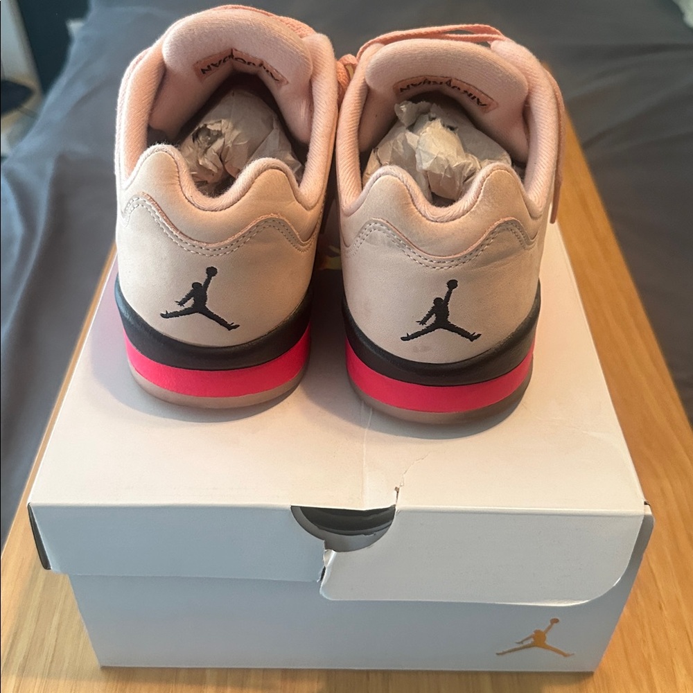Jordan Arctic Orange and Pink Sneakers Men’s 9.5, Women’s 11.5 - Picture 3 of 5
